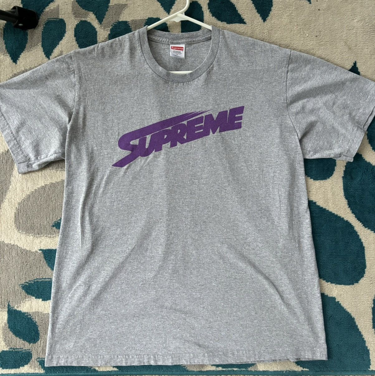 Supreme purple logo supreme tee Size US M / EU 48-50 / 2 - 1 Thumbnail