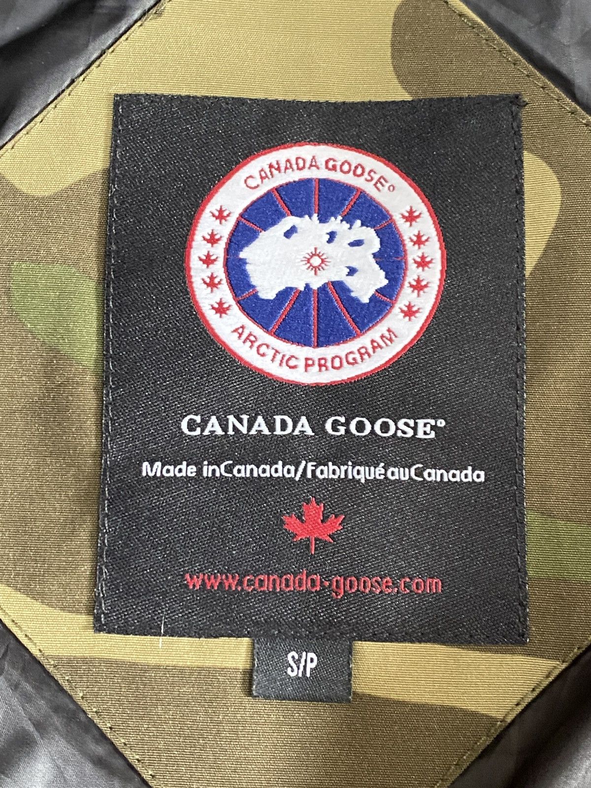 Canada Goose Canada Goose camo puffer jacket Size US S / EU 44-46 / 1 - 11 Thumbnail