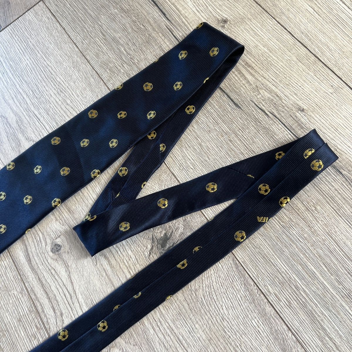 Vintage Vintage 90s FIFA Silk tie monogram rare Size ONE SIZE - 3 Thumbnail
