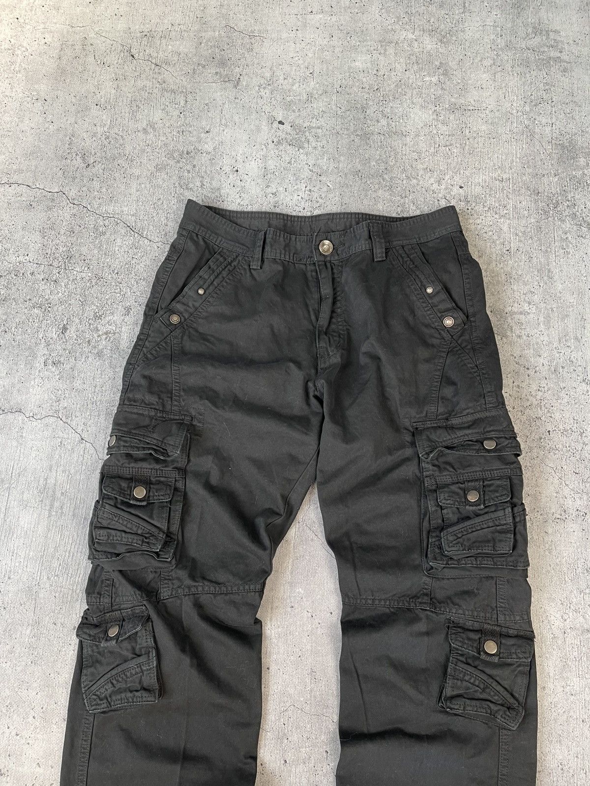 Japanese Brand Japan Y2K Black Avant Garde Multipocket Cargo Pants Size US 32 / EU 48 - 2 Thumbnail