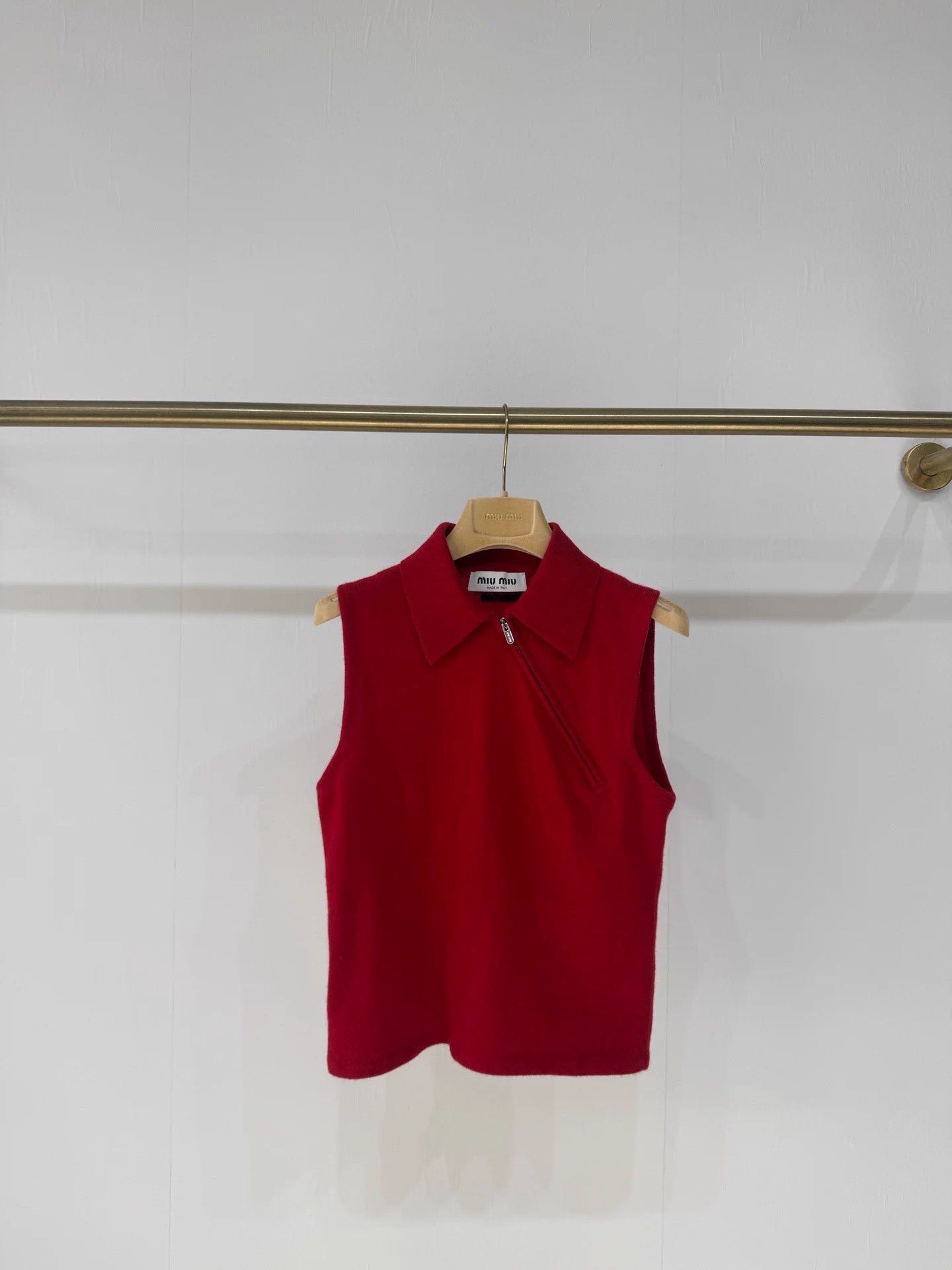 Miu Miu MIUMIU 26SS Red Sleeveless Knit Vest New Size XS / US 0-2 / IT 36-38 - 1 Thumbnail