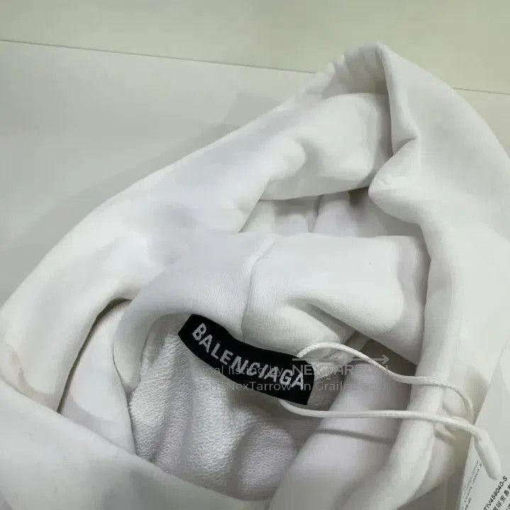 Balenciaga Balenciaga White Long Sleeve Hoodie with Logo. Size US S / EU 44-46 / 1 - 3 Thumbnail