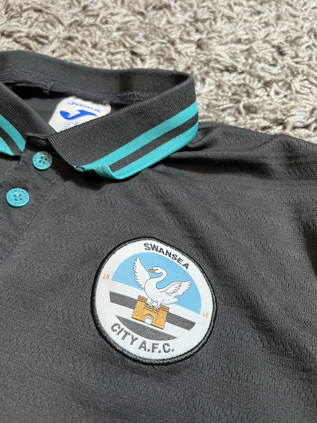 Joma SWANSEA CITY JOMA 2022/23 FOOTBALL TRIKOT POLO T-SHIRT Size US S / EU 44-46 / 1 - 3 Thumbnail