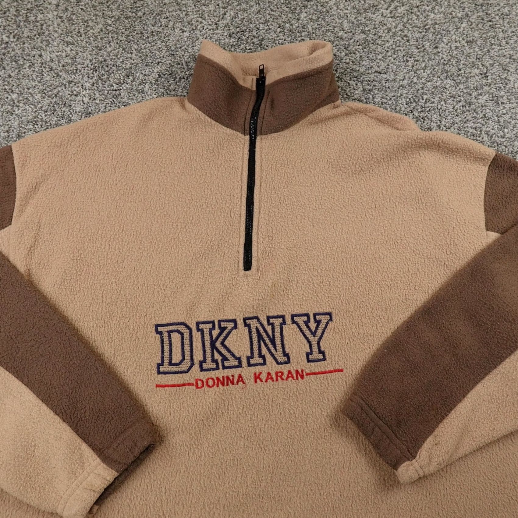 DKNY VINTAGE DKNY Sweatshirt Pullover One Size Mens Brown 90s Embroidered Zipper Pockets Cotton Fleece Graphic Print USA DKNY Logo Weekendwear Size US M / EU 48-50 / 2 - 3 Thumbnail