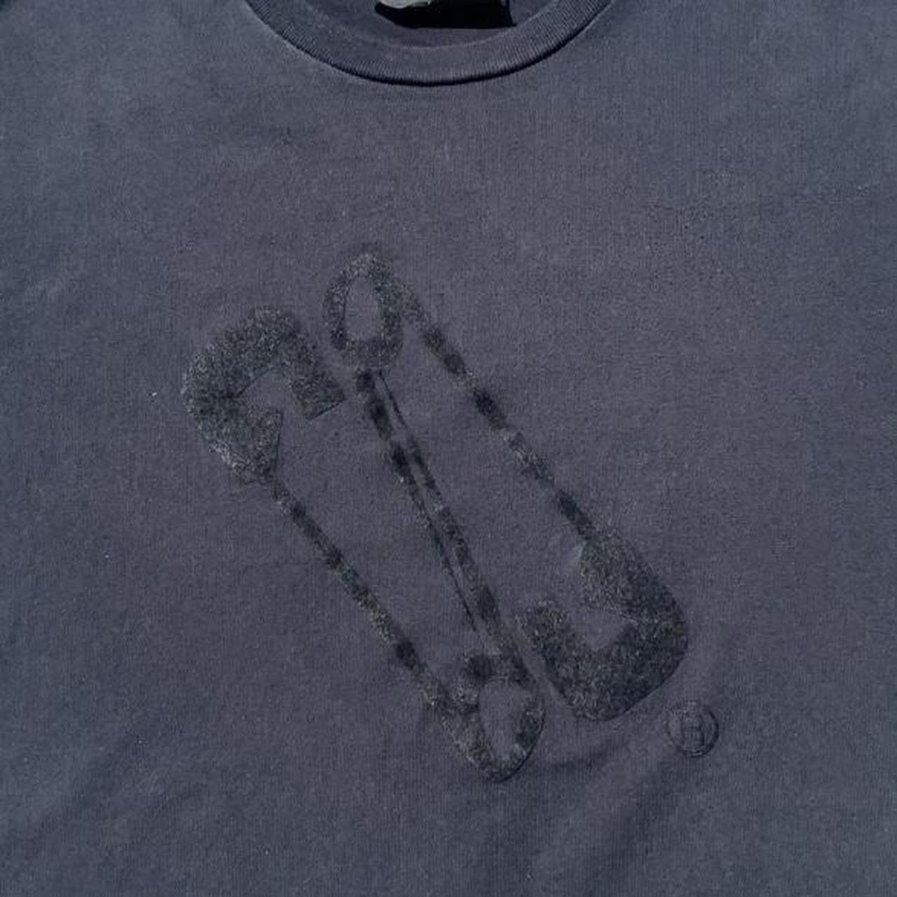 Japanese Brand Early 2000s Undercover Felt Safety Pin Tee Shirt Size US M / EU 48-50 / 2 - 2 Thumbnail