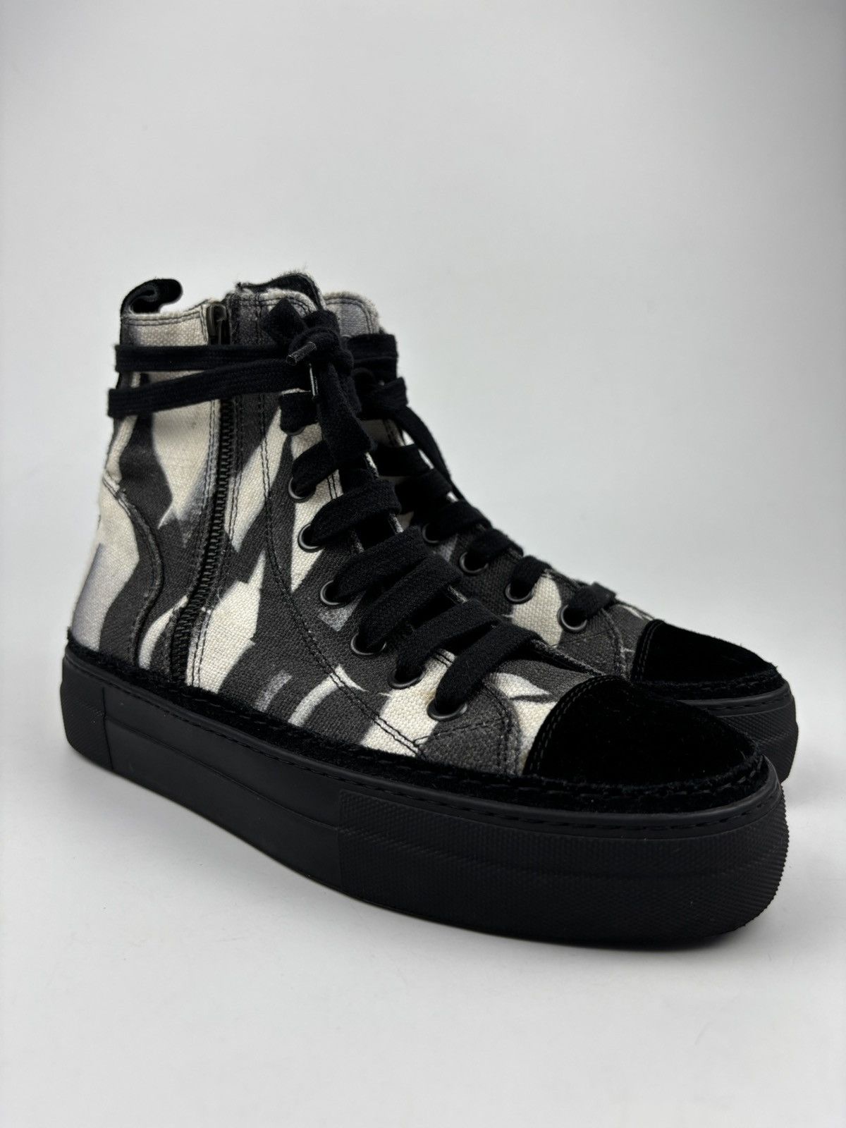 Ann Demeulemeester Ann Demeulemeester Hi-top Canvas Sneaker Size US 7.5 / IT 37.5 - 1 Thumbnail