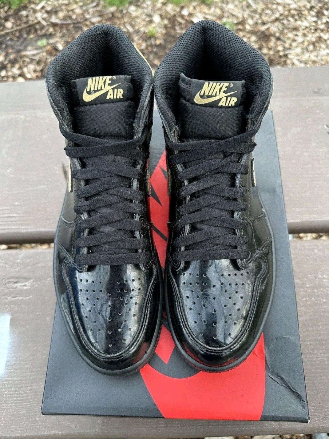 Jordan Brand Air Jordan Retro 1 High OG Black Metallic Gold Size 7.5 Men Size US 7.5 / EU 40-41 - 2 Thumbnail