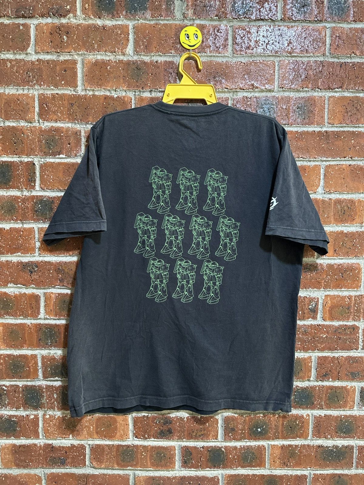 Japanese Brand × Uniqlo × Vintage Vintage Uniqlo Gundam Sun Faded Tee Size US XL / EU 56 / 4 - 1 Thumbnail