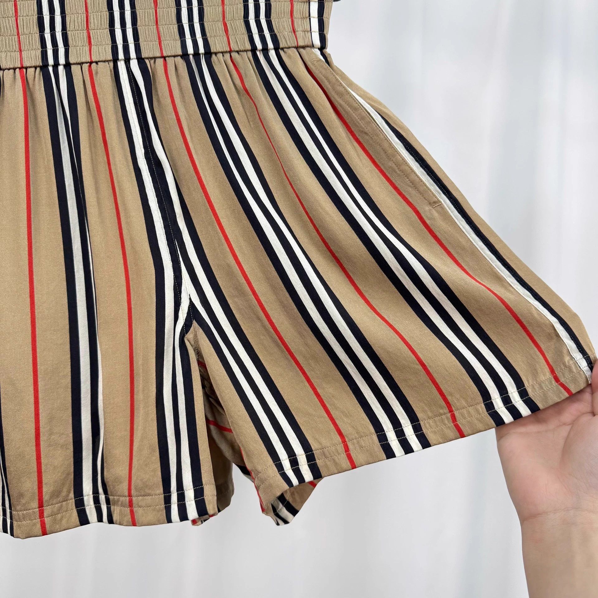 Burberry Burberry Striped Silk Shorts UK2 99 New Size 24" / US 00 / IT 34 - 4 Thumbnail