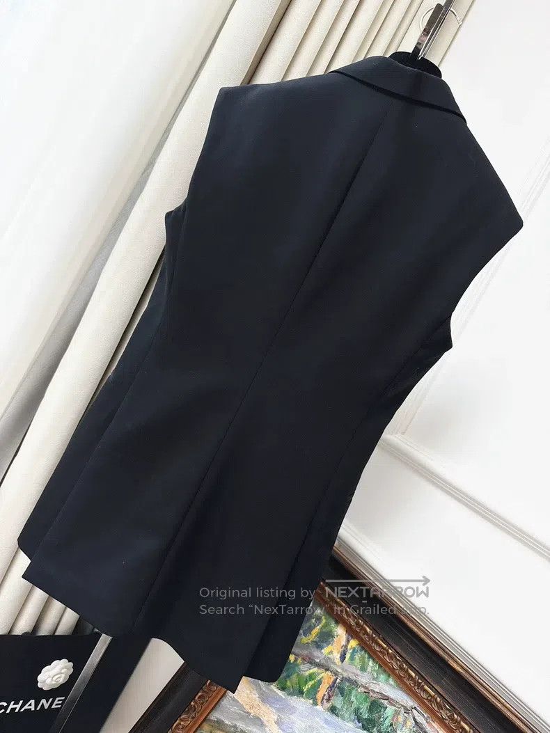 Louis Vuitton Louis Vuitton Sleeveless blazer in dark blue solid color w Size XS / US 0-2 / IT 36-38 - 2 Thumbnail