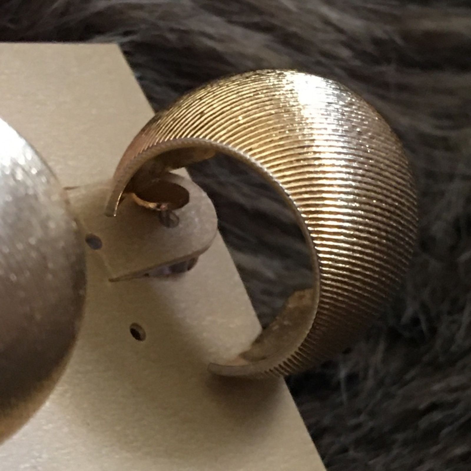 Vintage Vintage textured gold tone hoop style earrings Size ONE SIZE - 4 Thumbnail