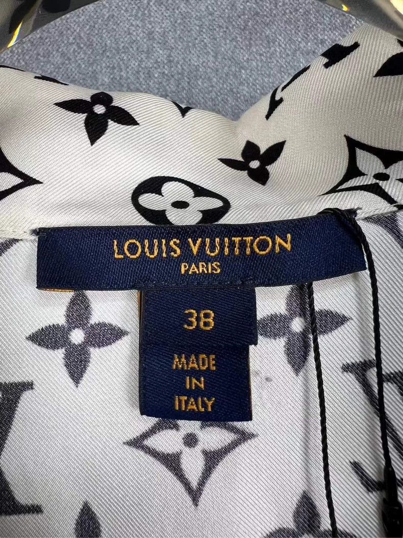 Louis Vuitton Louis Vuitton Silk shirt full of presbyopia shirt Size XS / US 0-2 / IT 36-38 - 3 Thumbnail