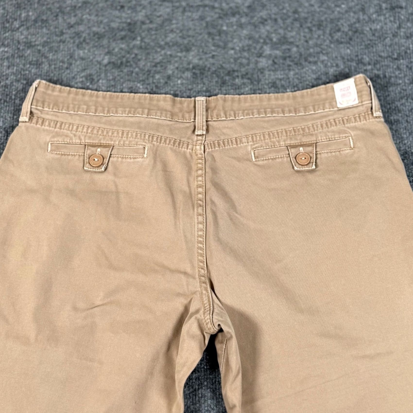 Levi's Y2K 00s Levis Beige Khaki Chino Capris Cropped Pants Size 16 Neutral Workwear Size 38" / US 16 / IT 52 - 3 Thumbnail