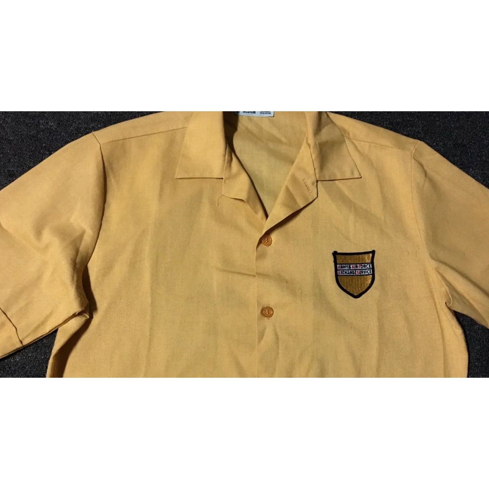 Vintage VINTAGE US Army & Air Force Exchange Service Faded Shirt M Military Grunge 70s 80s Yellow Nike? Officer T-Shirt Mens Graphic Tee Size US M / EU 48-50 / 2 - 4 Thumbnail