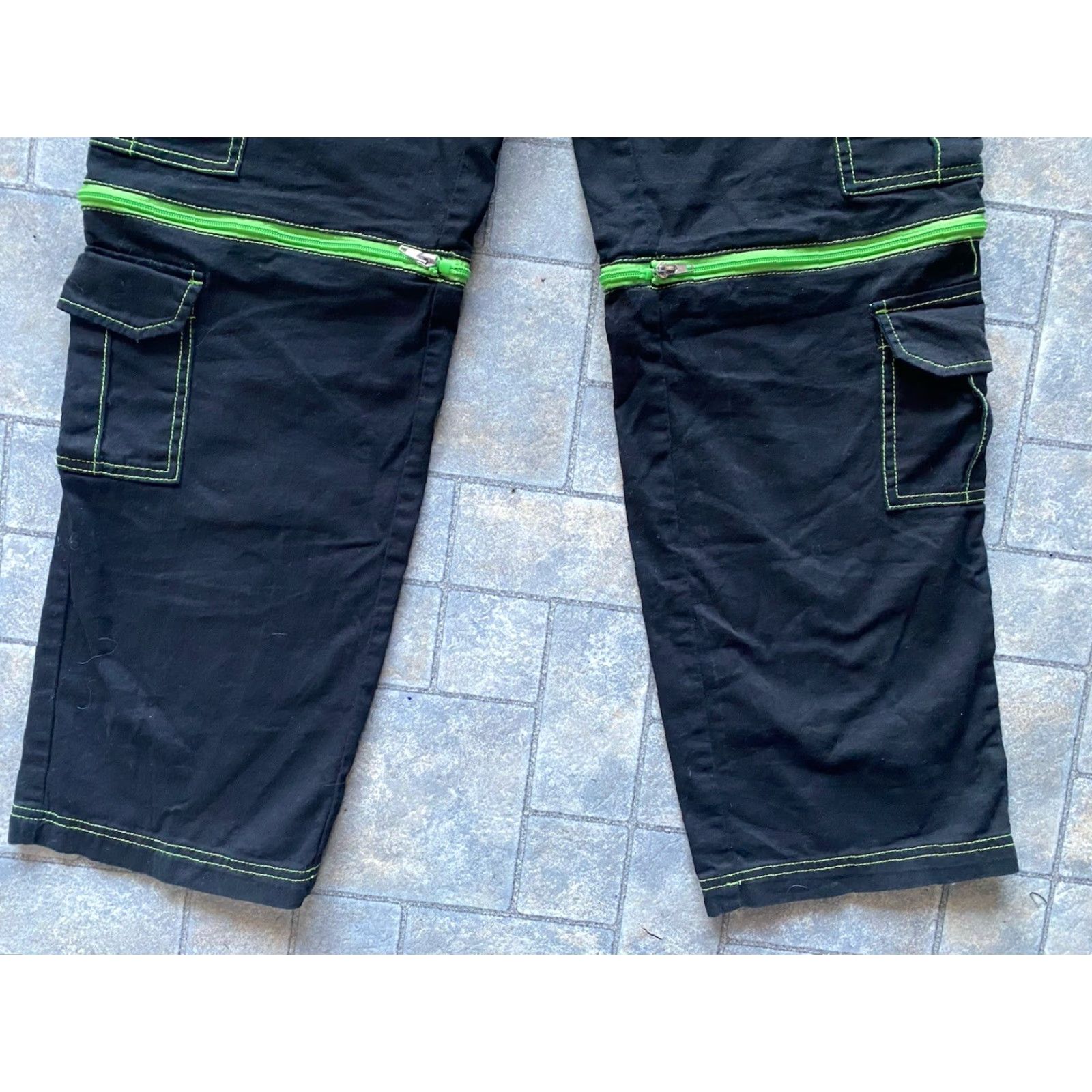 Hot Topic VINTAGE Hot Topic WOMENS SIZE 3 Black & Green Zip-Off Cargo Carpenter Pants Women Size 26" / US 2 / IT 38 - 2 Thumbnail