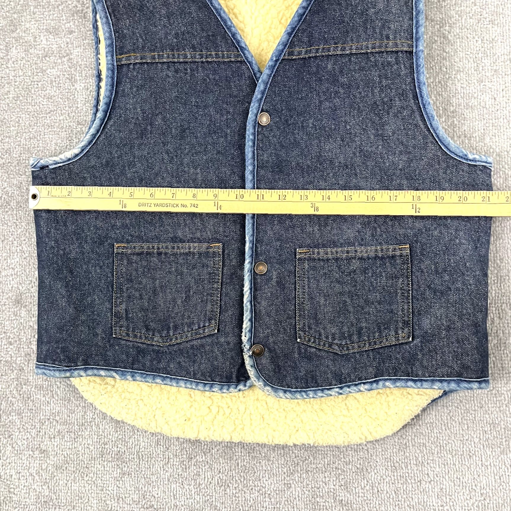 Carhartt VINTAGE Carhartt Vest Adult Large Blue Denim Sherpa Snap Distressed Western 90s Size US L / EU 52-54 / 3 - 4 Thumbnail