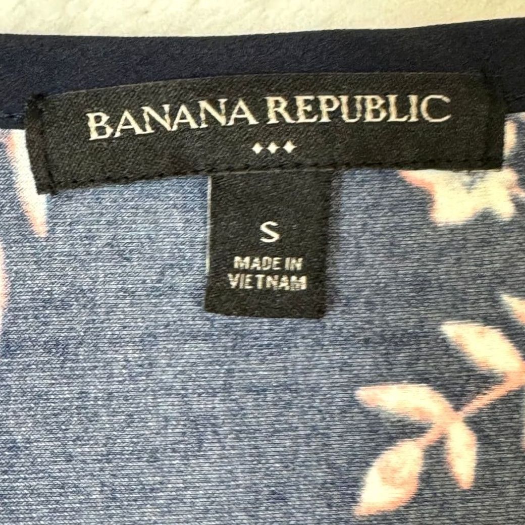 Banana Republic Banana Republic Women's Black Floral Sleeveless Pullover Blouse Sz S Size S / US 4 / IT 40 - 4 Thumbnail