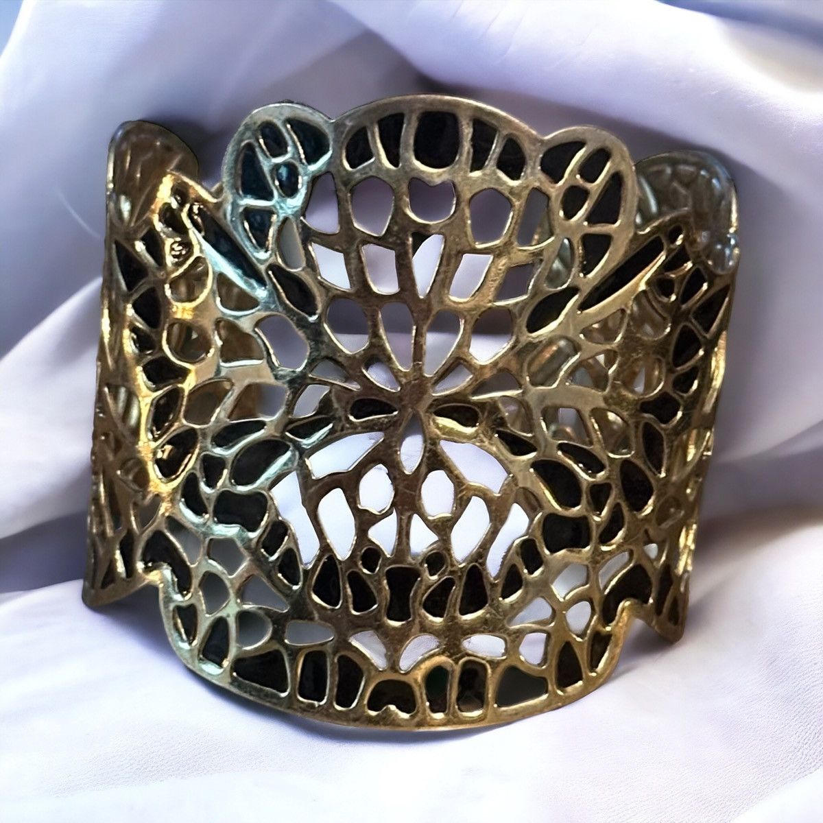 Other Gold filigree wide cuff bracelet Size ONE SIZE - 1 Thumbnail
