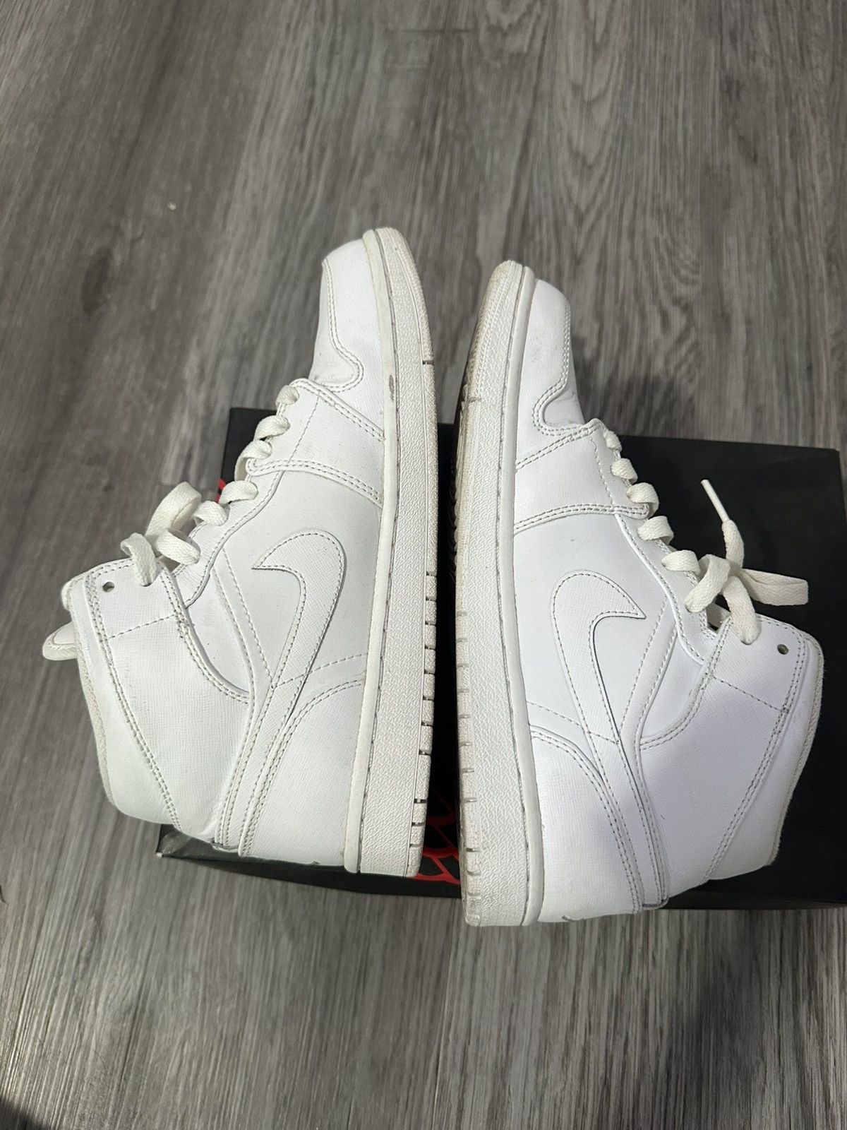 Jordan Brand × Nike Jordan 1 mid triple white 2020 Size US 8 / EU 41 - 7 Thumbnail