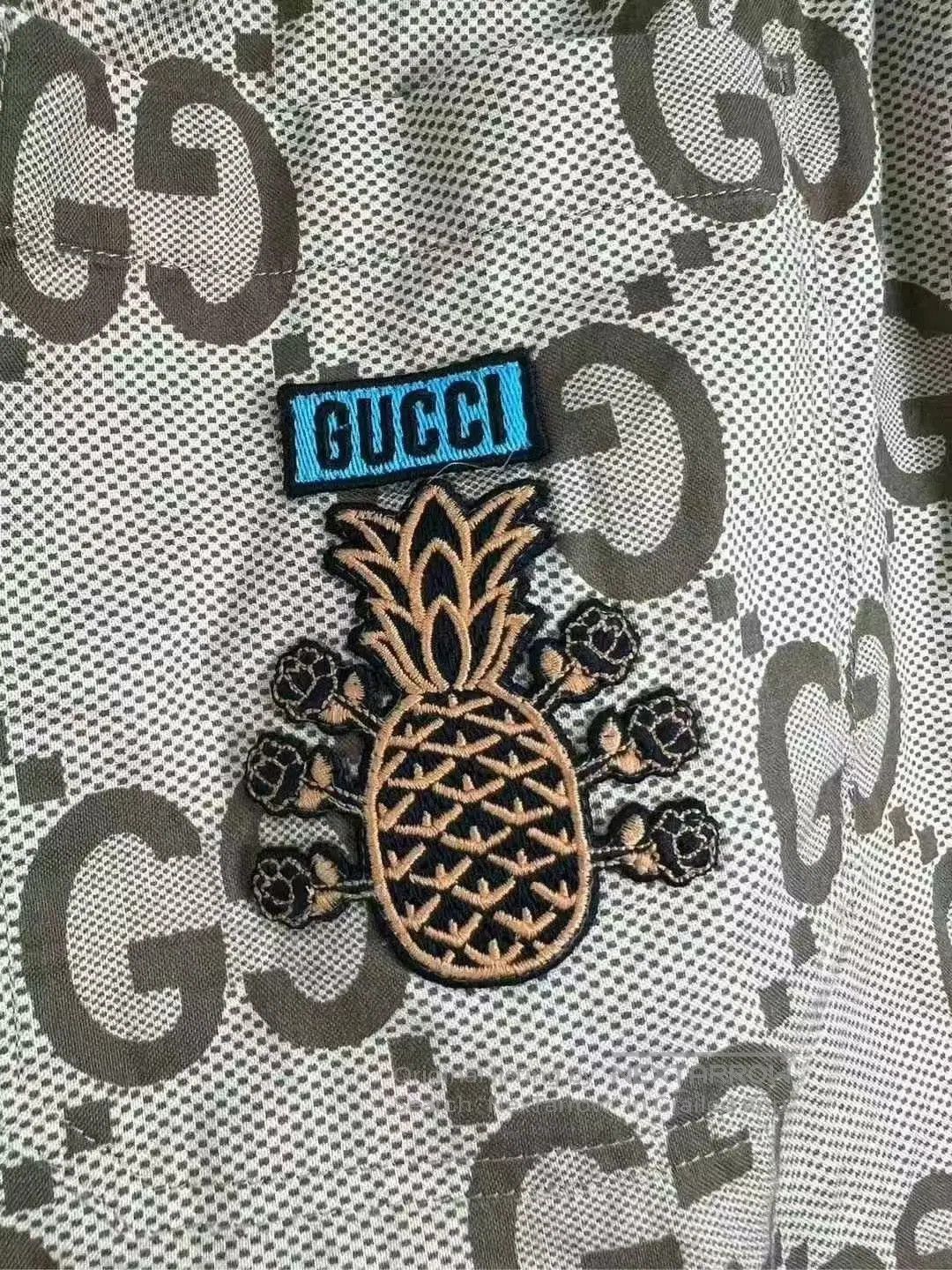 Gucci gucci logo print shorts in excellent condition. Size US 42 / EU 58 - 3 Thumbnail
