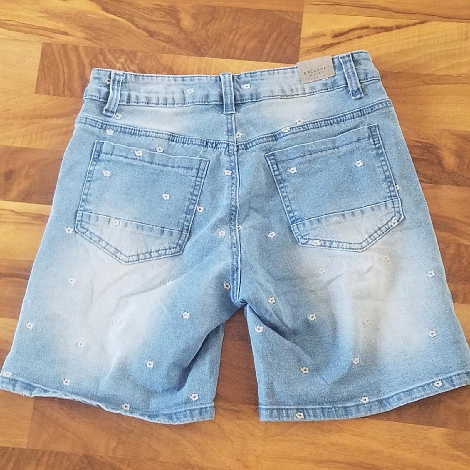 Other Broadway Blue Denim Shorts with Floral Embroidery Size XS Size 26" / US 2 / IT 38 - 2 Thumbnail
