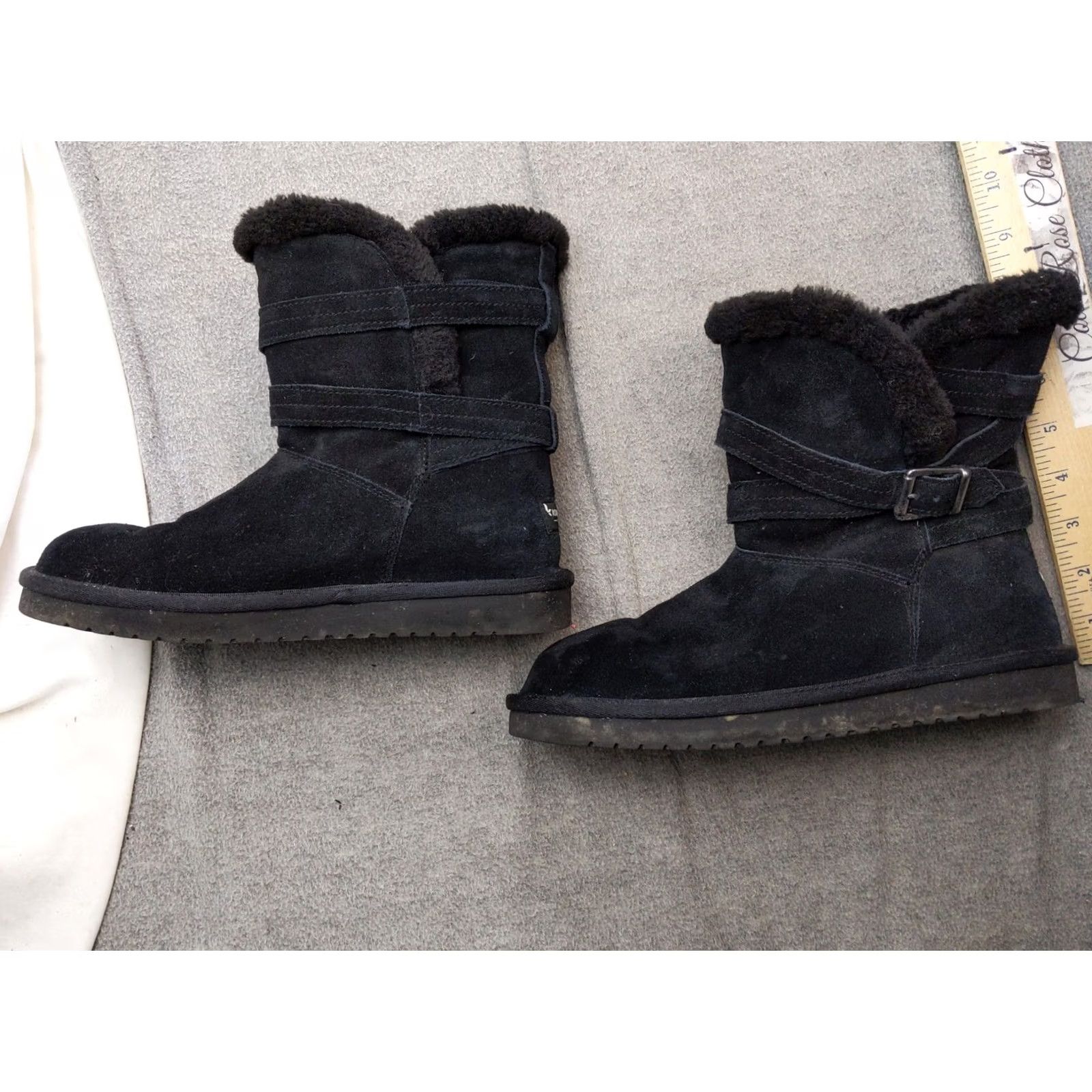 Vintage Koolaburra by UGG Boots Womens 8 Black Suede Mid Calf Buckle Faux Fur Lined Winter Casual Shoes Size US 8 / IT 38 - 2 Thumbnail