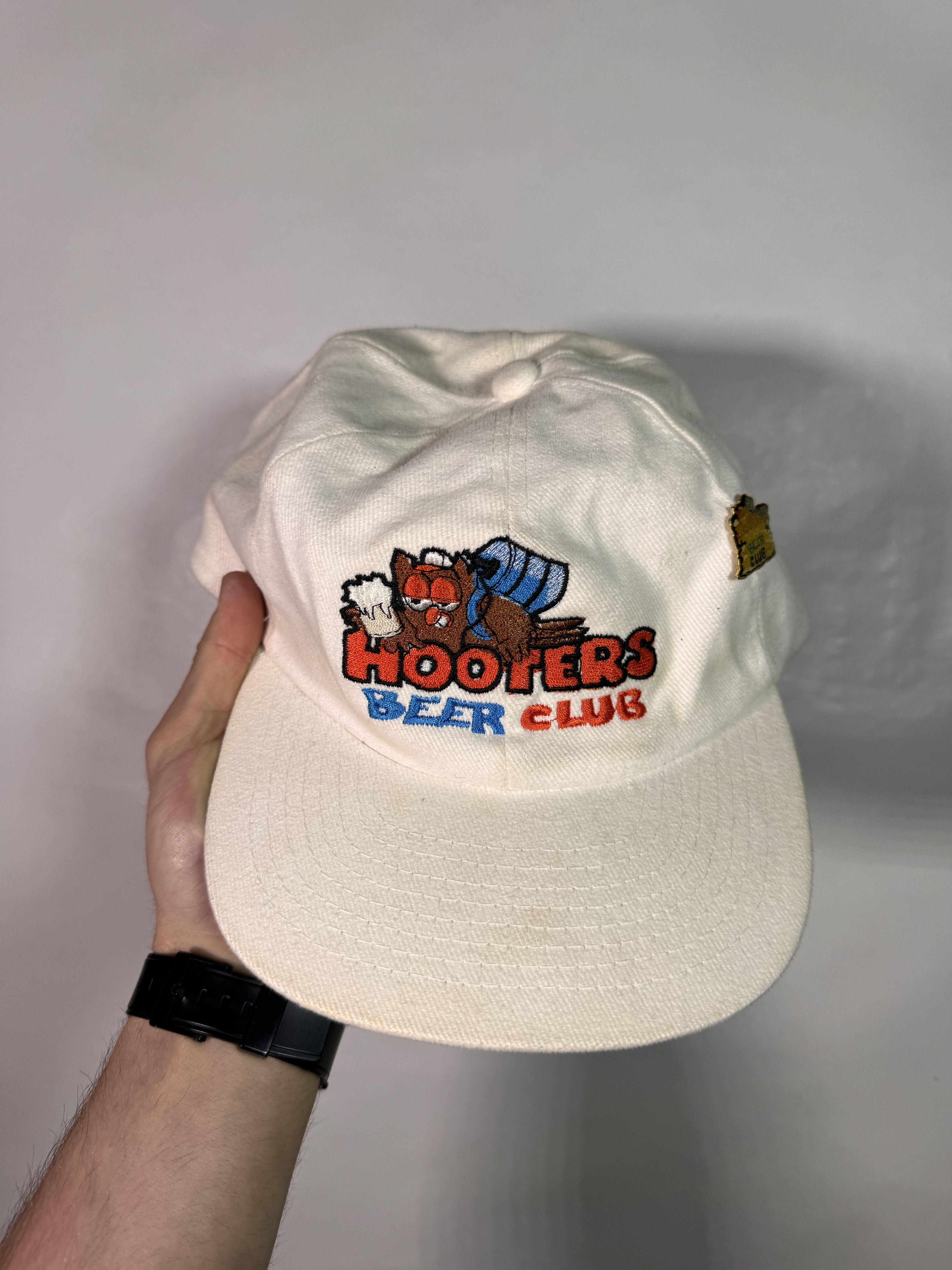 Vintage Vintage 90s Hooters Beer Club Cap + Enamel Pin Size ONE SIZE - 2 Thumbnail