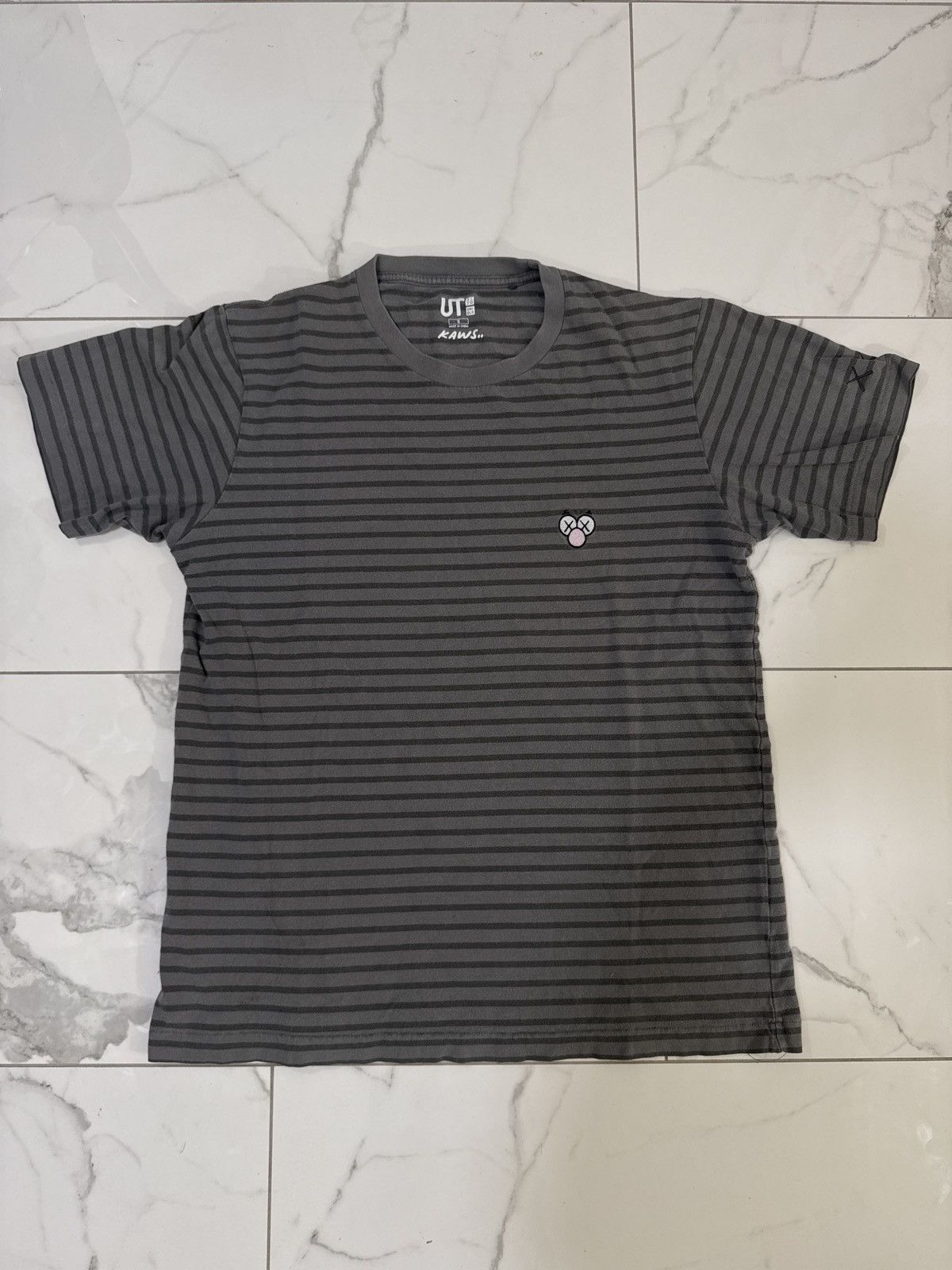Kaws × Uniqlo Kaws Uniqlo Strips Tee Size US S / EU 44-46 / 1 - 1 Thumbnail