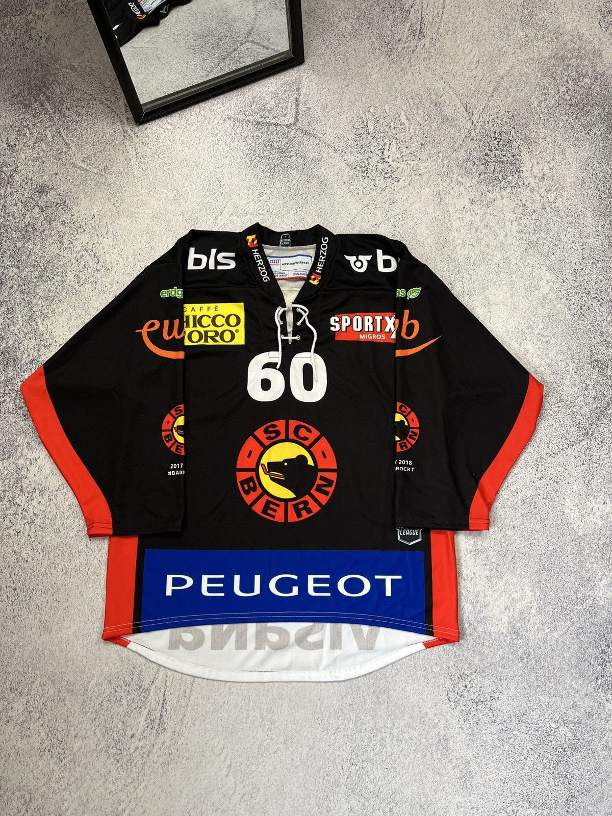 NHL SC Bern Ice Hockey Jersey #60 Zeller NHL Team Signed Rare Size US L / EU 52-54 / 3 - 1 Thumbnail