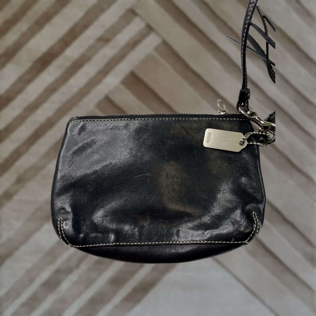 Coach VINTAGE Coach Leatherware Black Pochette Wristlet Pouch Bag Purse Black Womens Leather Wristlet Bag Purse Y2K Black Size ONE SIZE - 1 Thumbnail