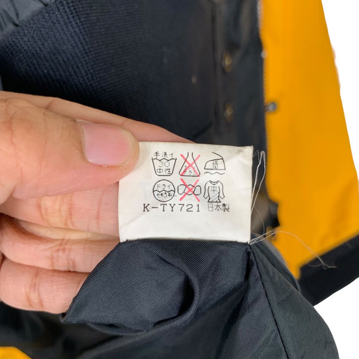 The North Face THE NORTH FACE Goretex Yellow Hooded Jacket #1420-C64 Size US L / EU 52-54 / 3 - 21 Thumbnail