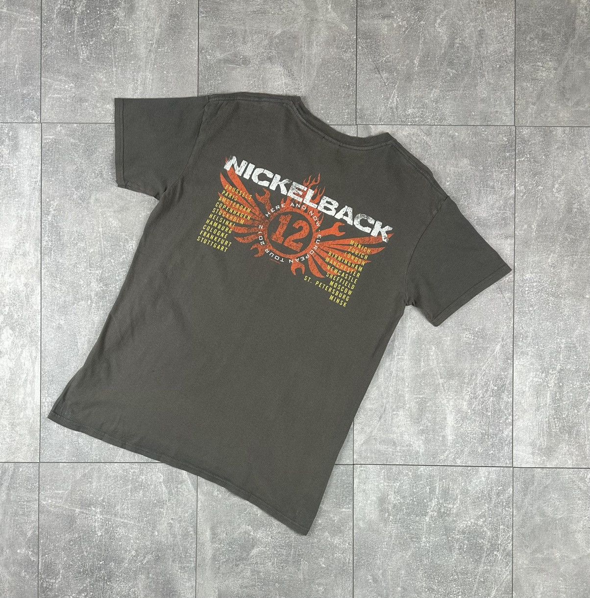 Gildan Nickelback Vintage 2012 Tour Band T-Shirt Here And Now Size US M / EU 48-50 / 2 - 2 Thumbnail