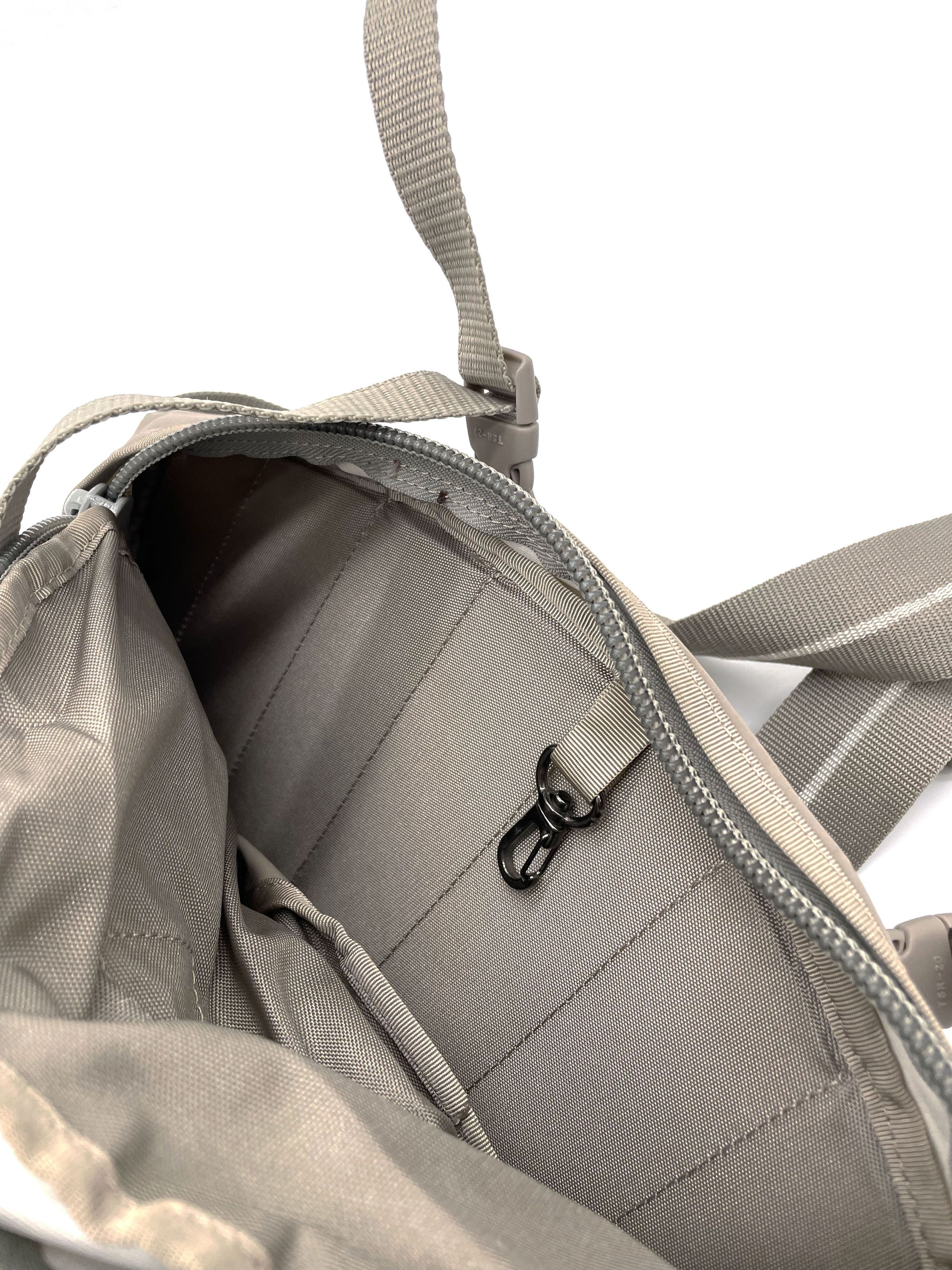 General Research 2000's The Useless Bag Waistbag Size ONE SIZE - 8 Thumbnail