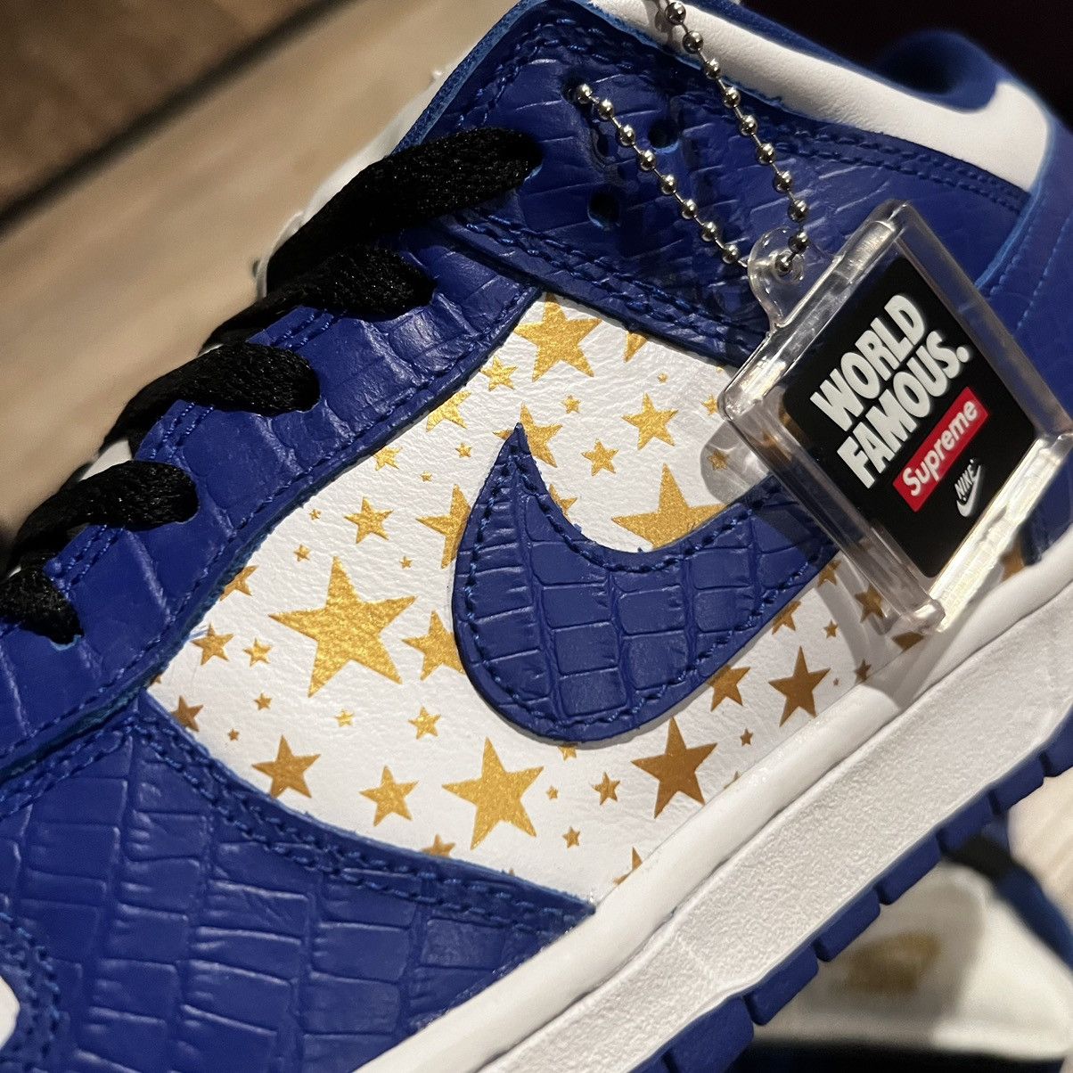 Nike × Supreme Nike Sb Dunk Low Supreme Stars Hyper Royal Size US 10.5 / EU 43-44 - 19 Thumbnail