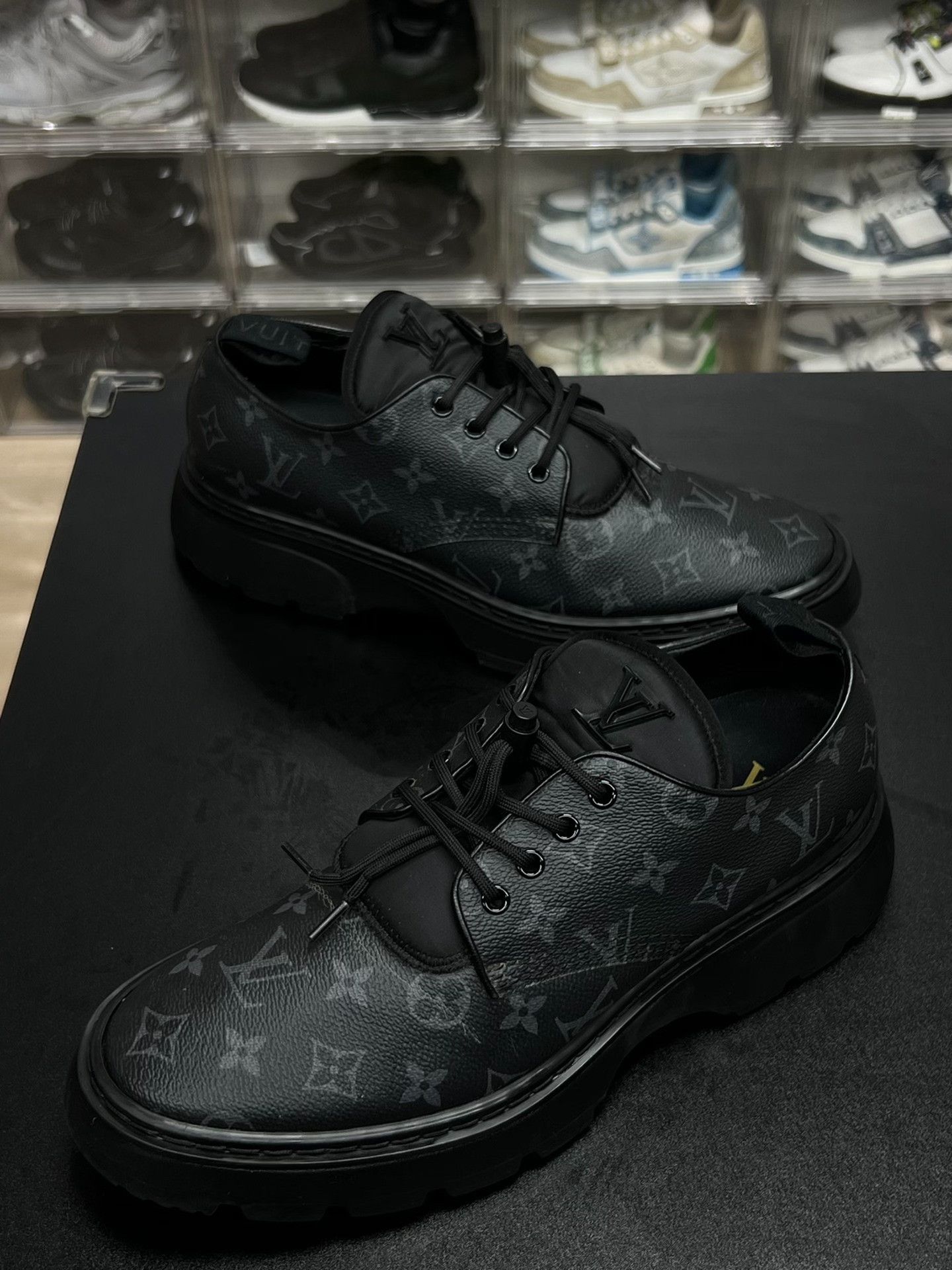 Louis Vuitton Louis Vuitton Black Leather Shoes 10 Men Size US 10 / EU 43 - 1 Thumbnail