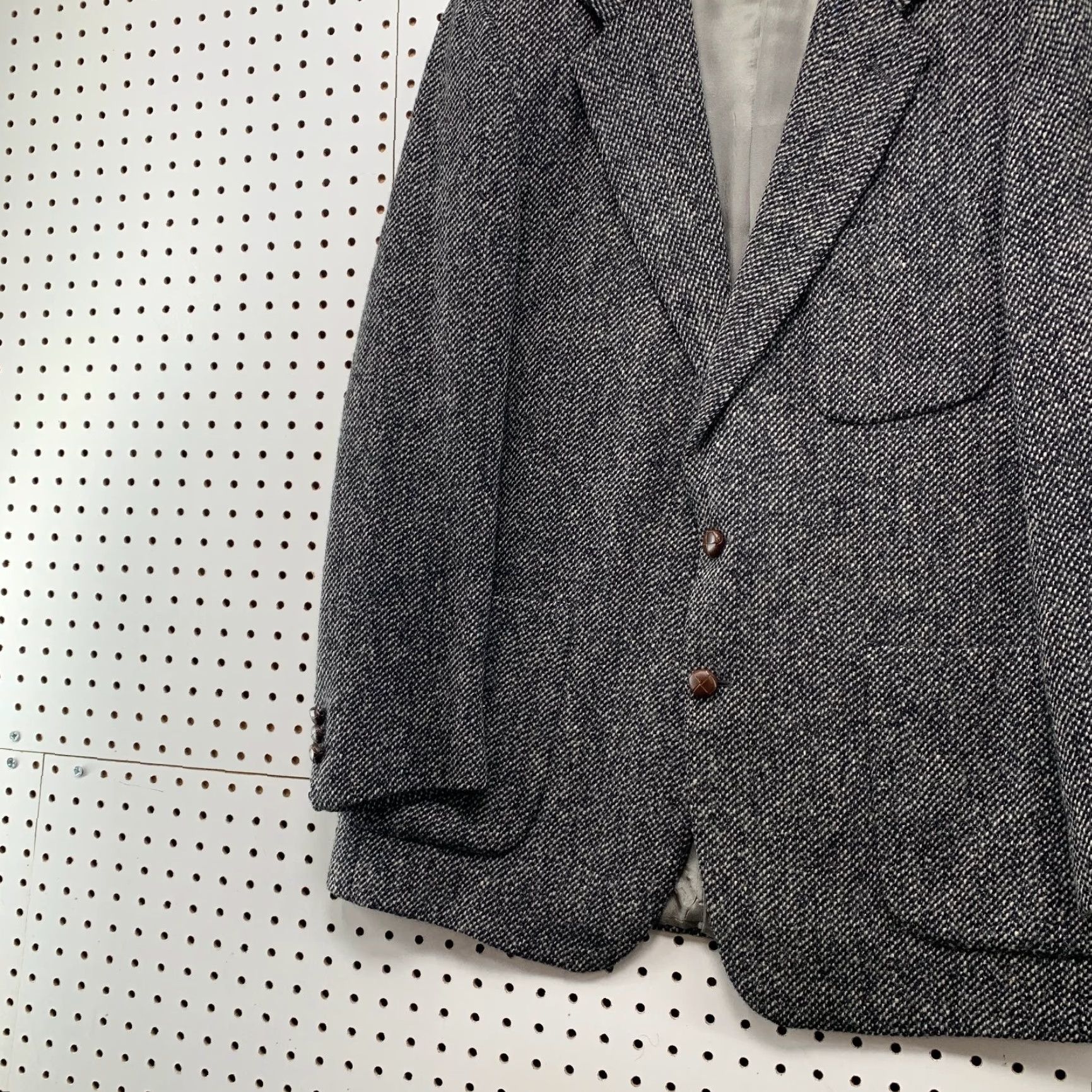 Vintage VINTAGE Lynett Ltd Blazer Mens 40 Gray Tweed Wool 2 Button Notch Lapel Single-Breasted Vintage Jacket Front Button Style Two-Button Wool Treed? Size 40R - 3 Thumbnail