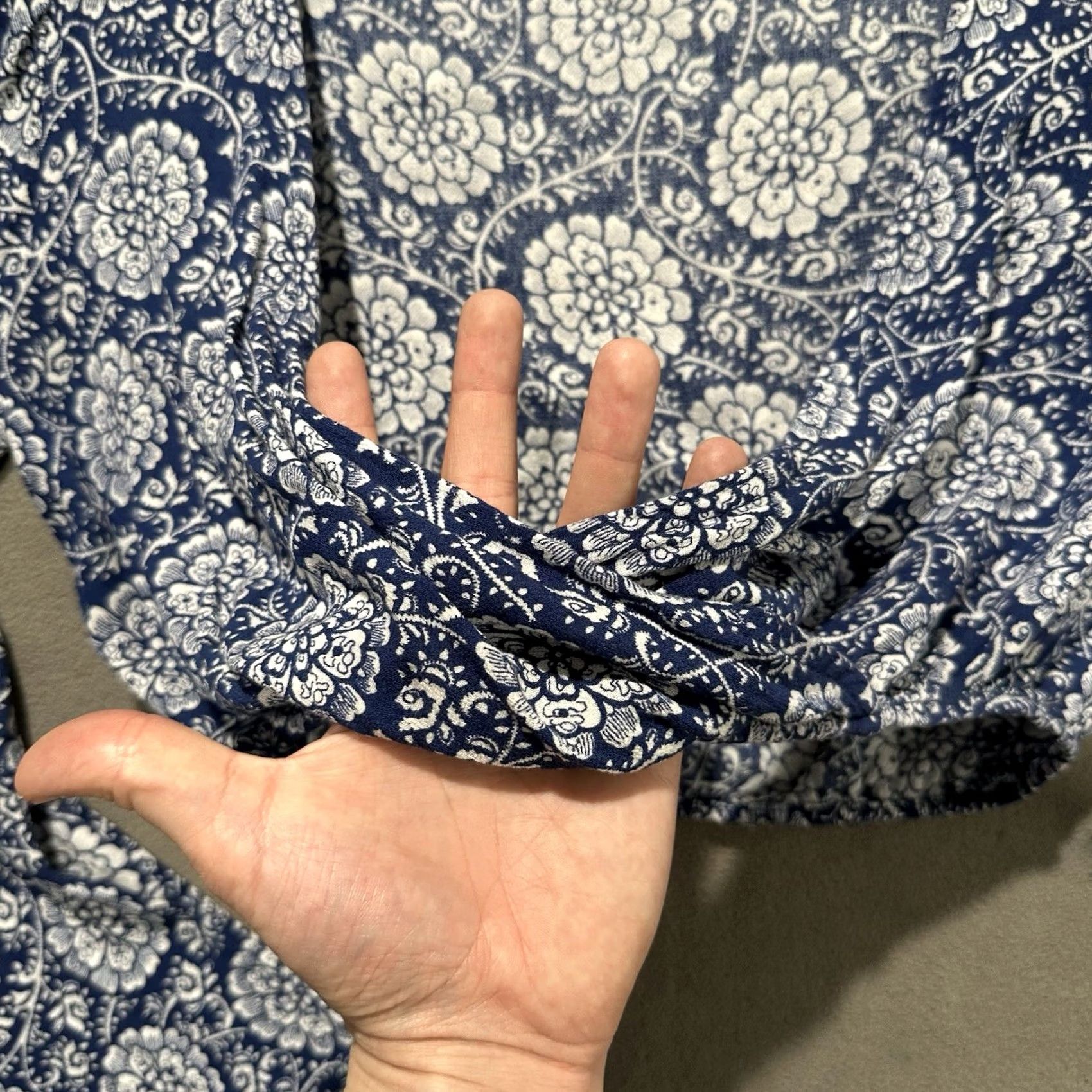 Forever 21 FOREVER 21 Crop Top Women S Blue Floral Paisley Bell Sleeve Flowy Rayon Shirt Size S / US 4 / IT 40 - 4 Thumbnail