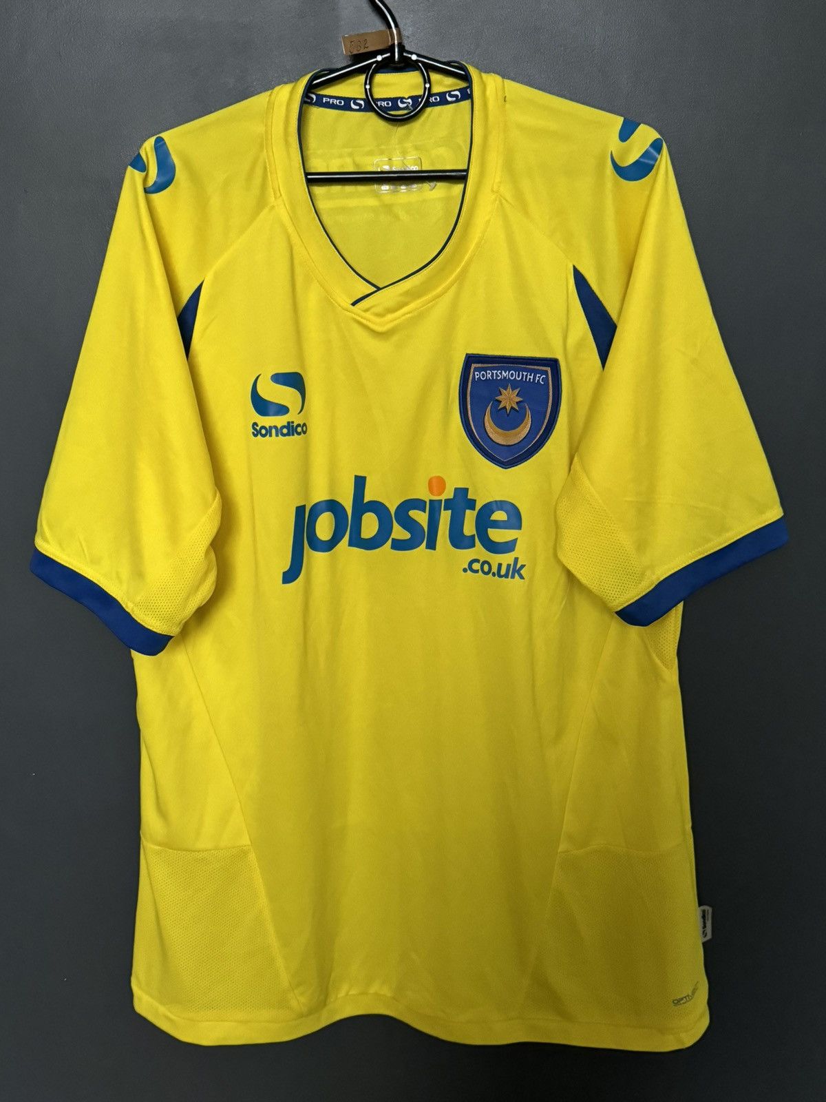 Other Portsmouth 14/15 Away Home Football Jersey Size US XL / EU 56 / 4 - 1 Thumbnail