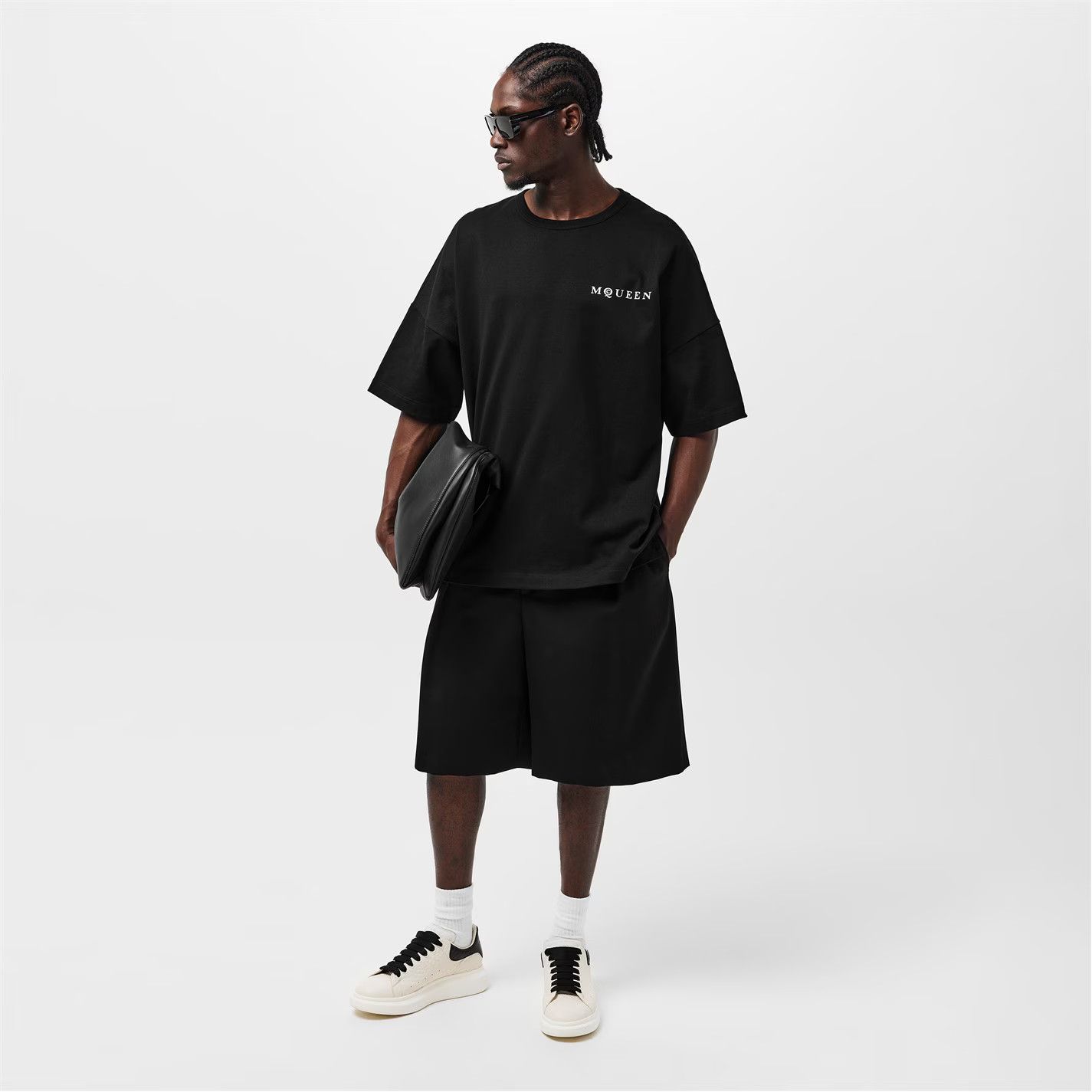 Alexander McQueen o1g2r1mq0326 Alex Oversized T-Shirt in Black Size US S / EU 44-46 / 1 - 5 Thumbnail