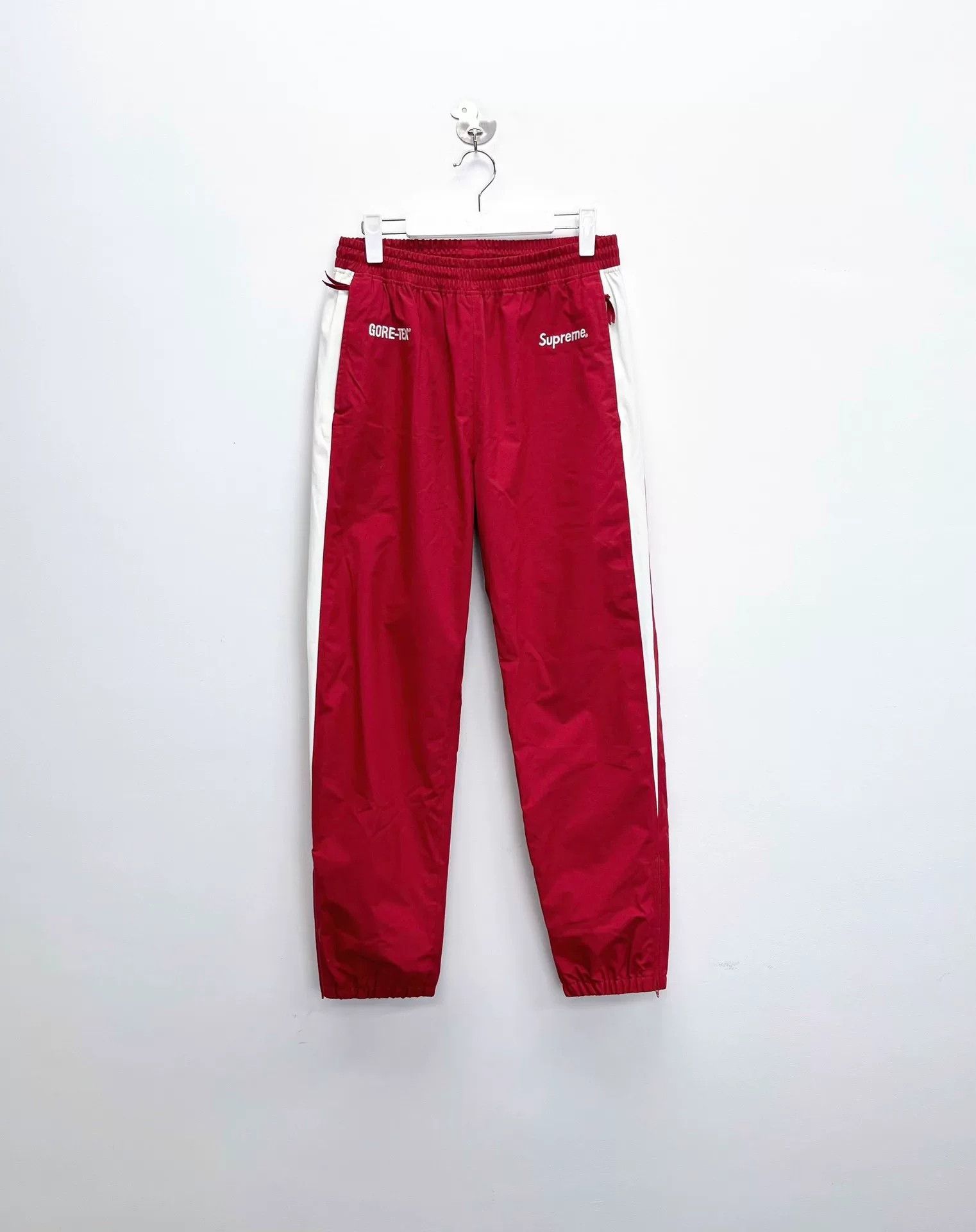 Supreme supreme x gore-tex red striped pants Size US 34 / EU 50 - 1 Thumbnail