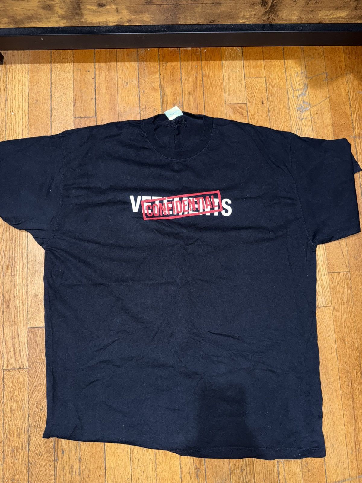 Vetements Vetements Limited Edition “Confidential” Tee Sz. l Size US L / EU 52-54 / 3 - 11 Thumbnail
