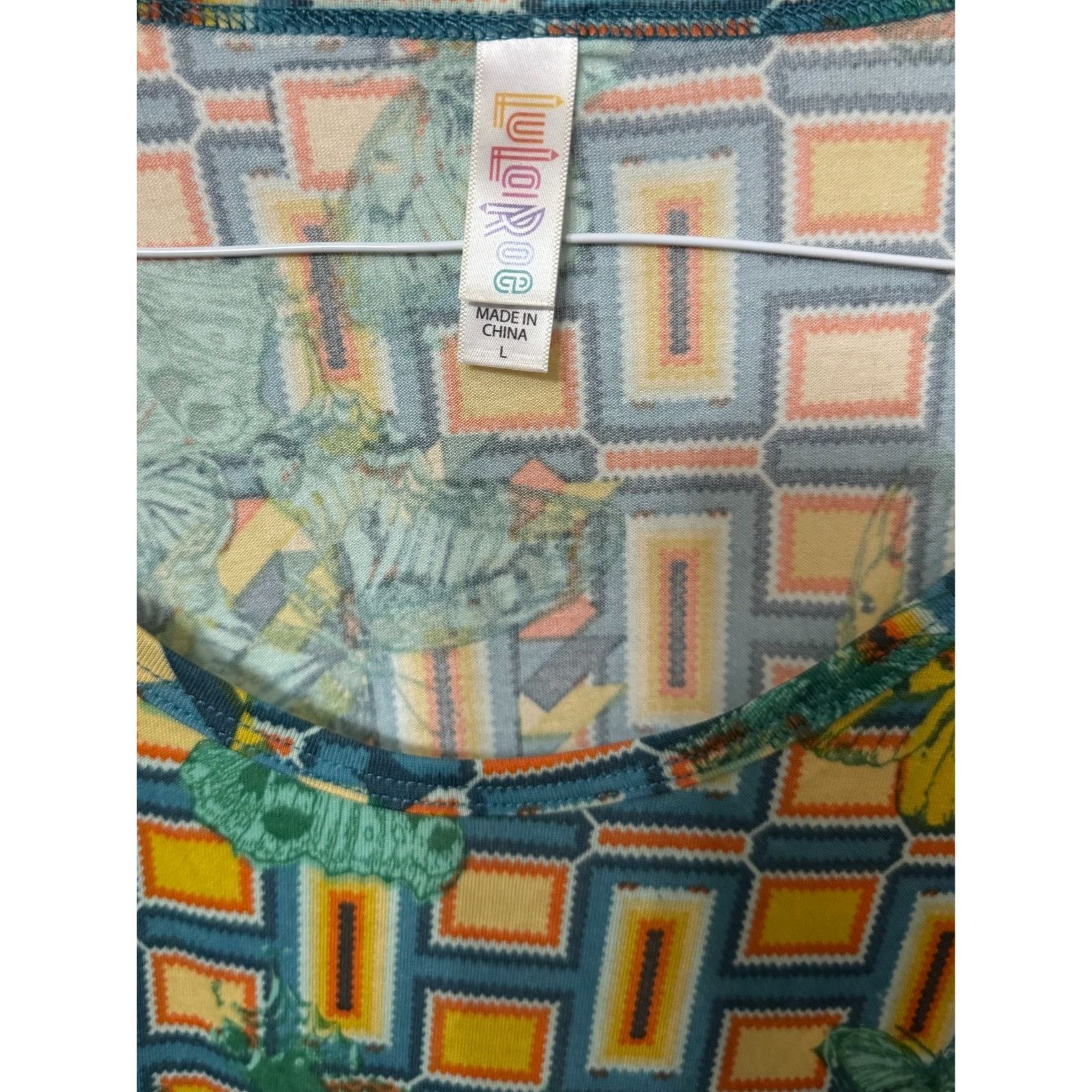 Other LuLaRoe Perfect Tee Misses Green Yellow Butterfly Geo Print Size L / US 10 / IT 46 - 4 Thumbnail