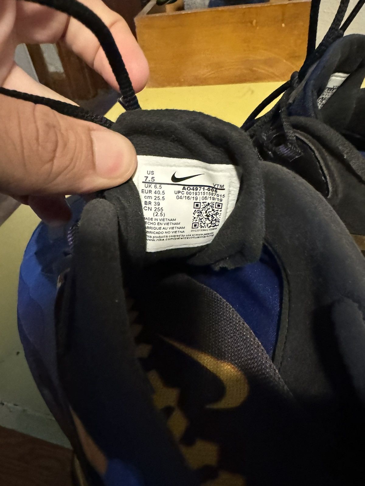 Nike NIKE Air Max 270 react size 7.5 men's black university gold Size US 7.5 / EU 40-41 - 8 Thumbnail