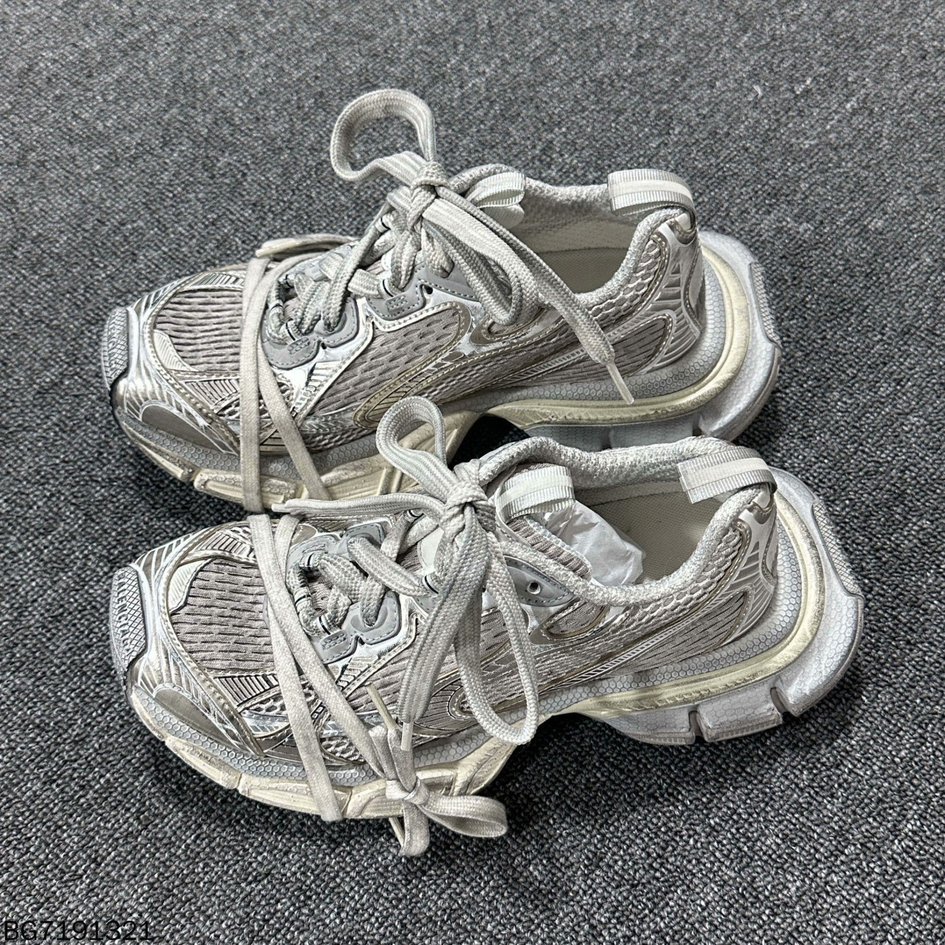 Balenciaga Balenciaga Mesh Lowtop Sneakers us_7 Women Size US 7 / IT 37 - 1 Thumbnail