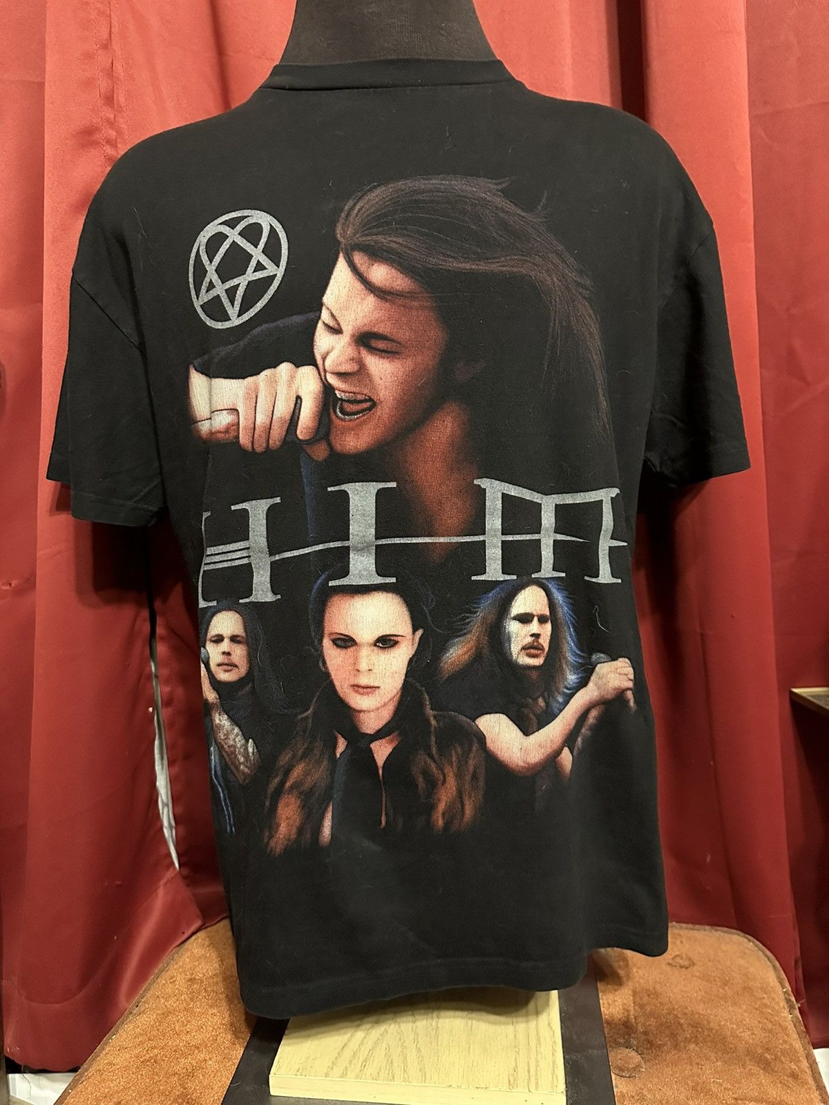 Band Tees Vintage HIM Band Tshirt 90’s Heartogram Goth Punk Grail Size US XL / EU 56 / 4 - 1 Thumbnail