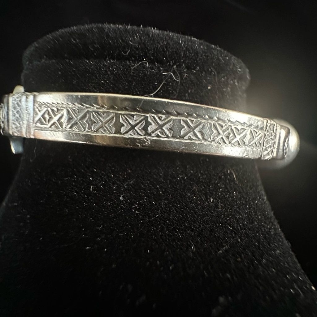 Manebi Vintage mande’ Women's Silver Cuff Bracelet 6.25 Inches Size ONE SIZE - 4 Thumbnail