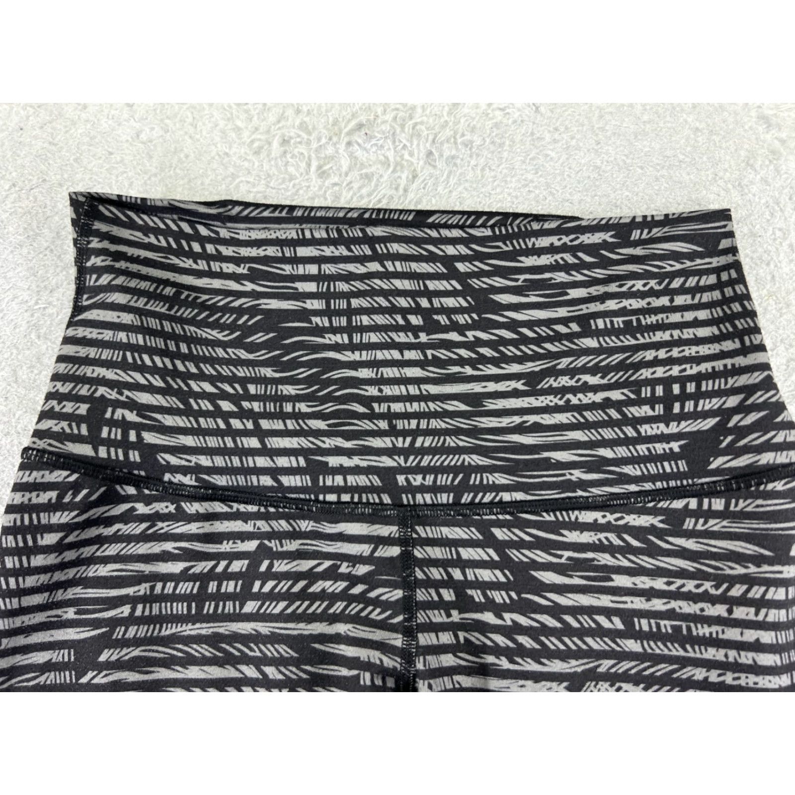 Lululemon Lululemon Pants Womens Wunder Under Crop II Full-On Luon 4 Black Gray W6C45S Size 27" / US 4 / IT 40 - 4 Thumbnail