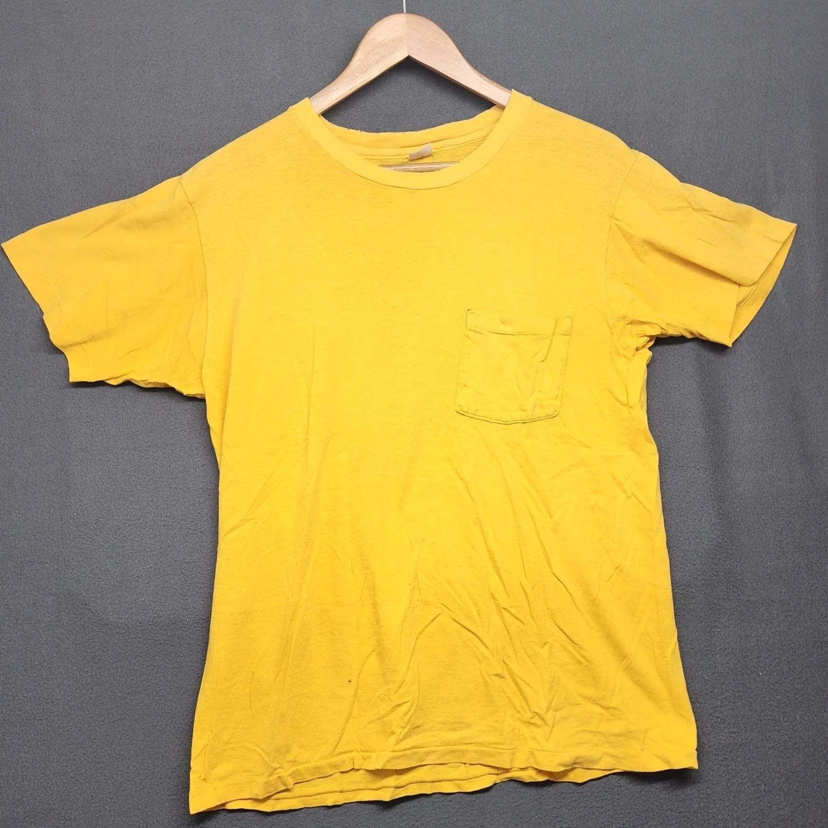 Hanes VINTAGE Hanes T Shirt Mens Large Yellow Crew Neck Pocket Distressed Thrashed Mens Size US L / EU 52-54 / 3 - 2 Thumbnail