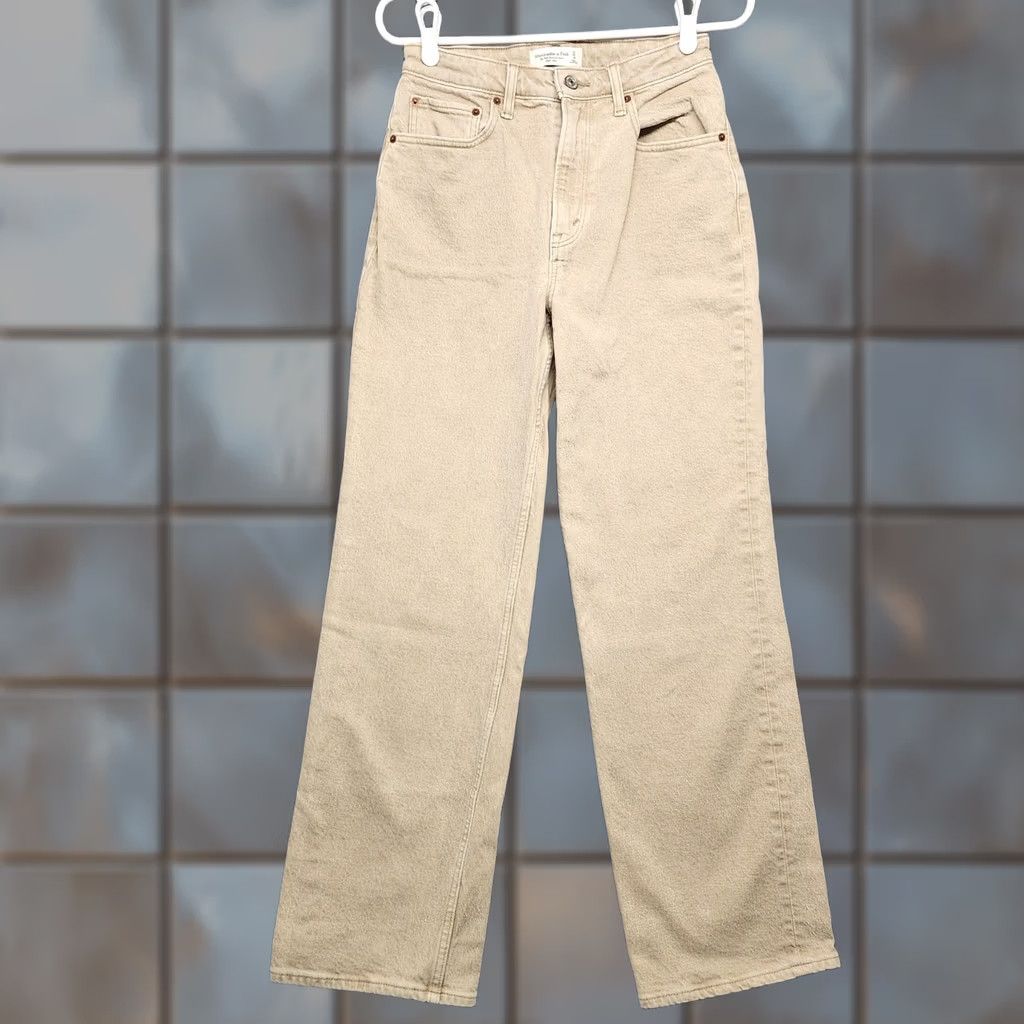 Abercrombie & Fitch Abercrombie 90s Relaxed High Rise Curve Love Jeans 4 Tan Straight Stretch Jeans Women Regular 30in Inseam Cotton Blend 5-Pocket Rise High Size 27" / US 4 / IT 40 - 1 Thumbnail