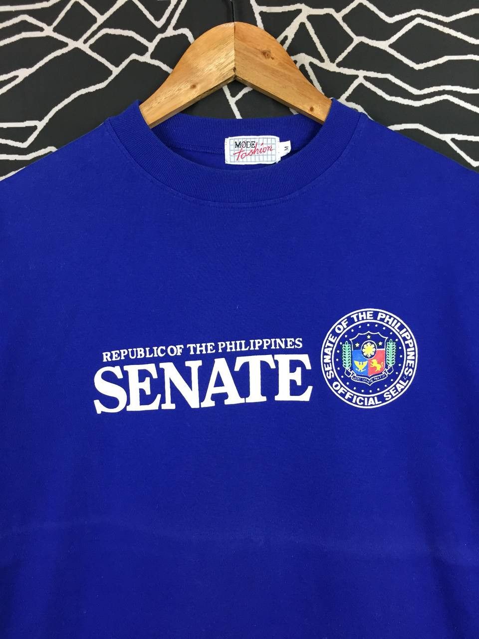 Vintage Vtg Republic of The Philippines Senate Official Seal Tee Size US M / EU 48-50 / 2 - 3 Thumbnail